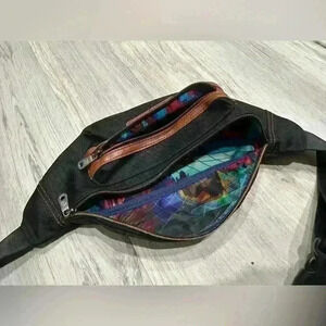 Robert Graham Black Crossbody Fanny Pack Small Waist Bag Adjustable Strap Purse